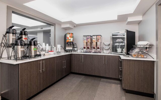 Red Roof Inn & Suites Calhoun