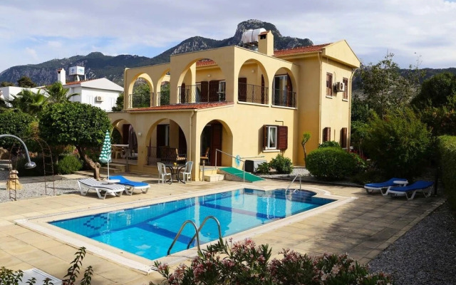 Villa Baris by Amy Villas