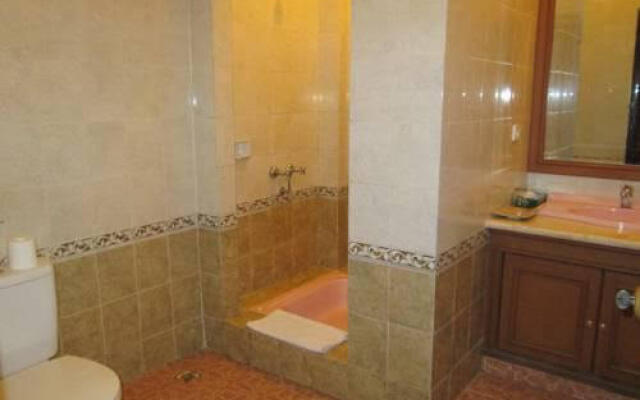 Elty Suites Lesung Batu