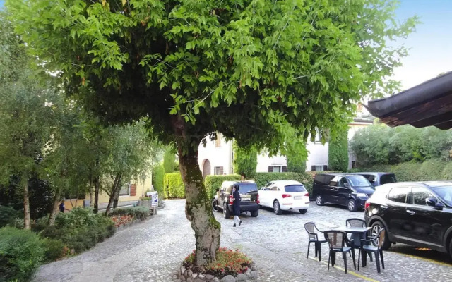 Residence La Filanda in Costermano With Pool