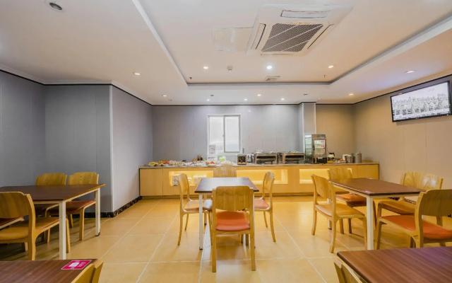 Homeinn Hotel (Shanghai Ninth People's Hospital Fengcheng Branch)