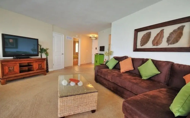 Royal Kahana #911 2 Bedroom Condo by RedAwning
