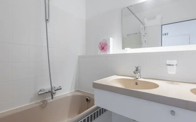 Cozy 1-bedroom Apartment With Sea View