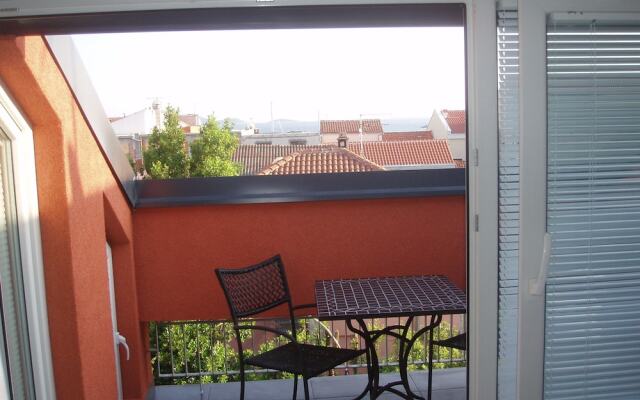 No5 Sea View Attic Studio