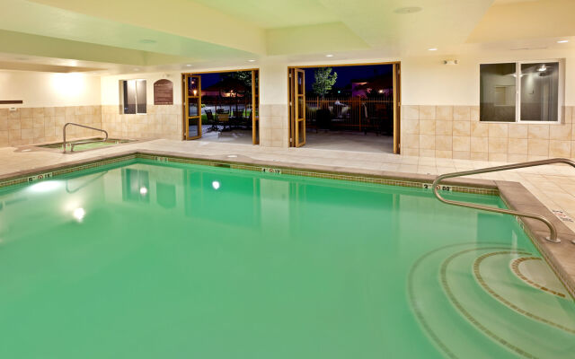 Holiday Inn Express & Suites Ontario by IHG