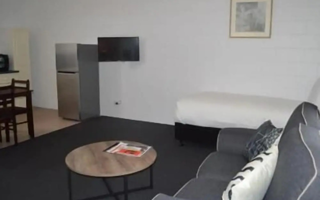 Penguin Seaside Motel