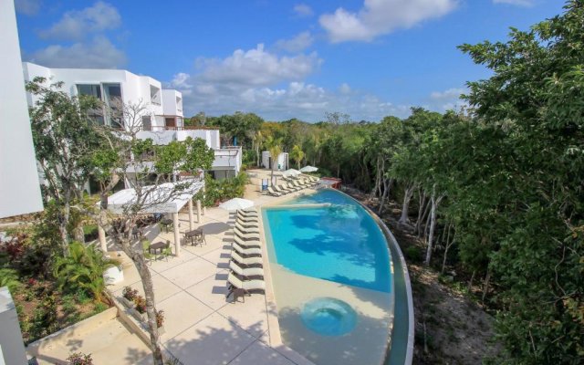 2Story Penthouse with Hot Tub Panoramic Jungle Views Charming Balcony in Bahia Principe