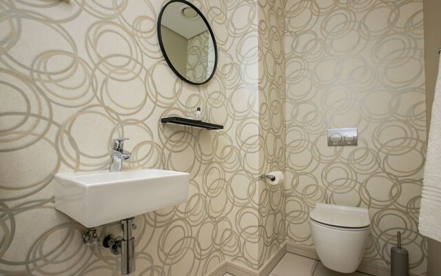 107 The Tyrwhitt Rosebank Adults Only
