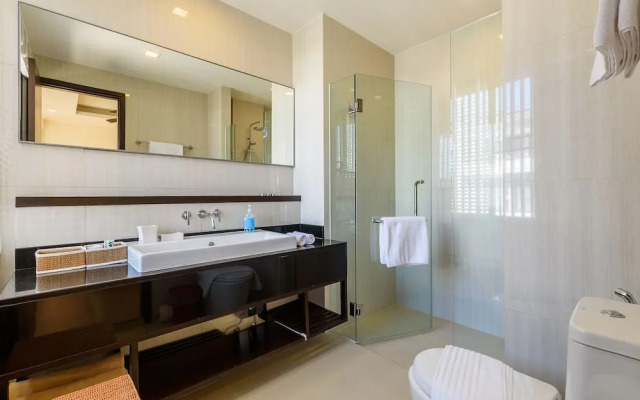 Townhouse With A Walking Distance From Bangtao Beach