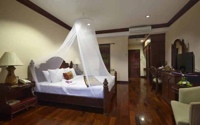 Santi Resort & Spa
