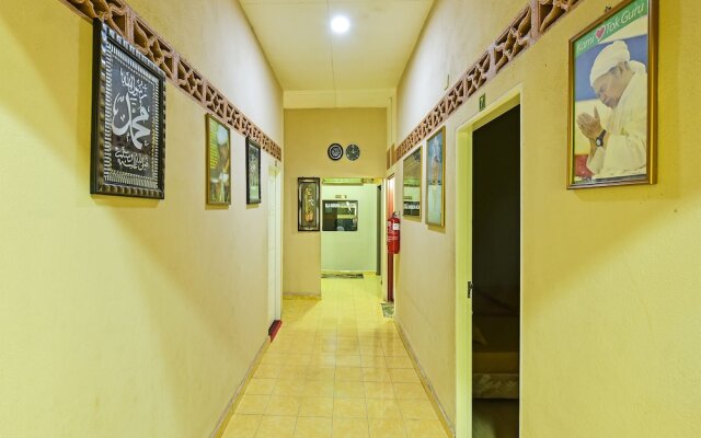 Oyo 90639 Hotel Azimah