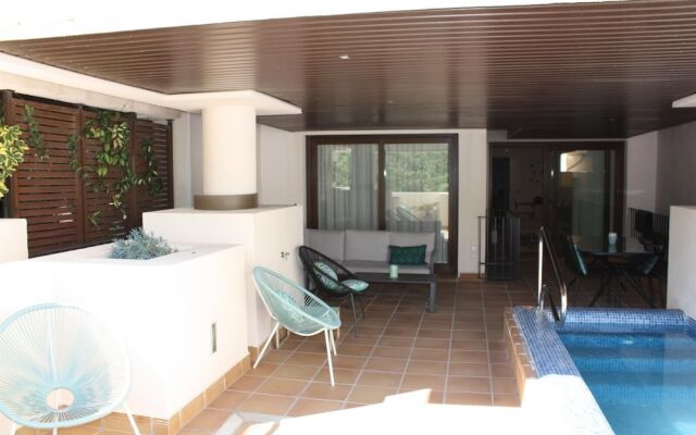 Private Pool Apartment Near Beach
