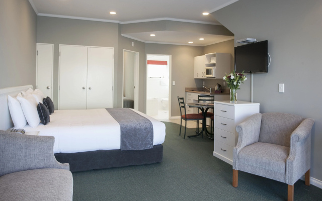 Cornwall Motor Lodge – Guest Rooms – Palmerston North