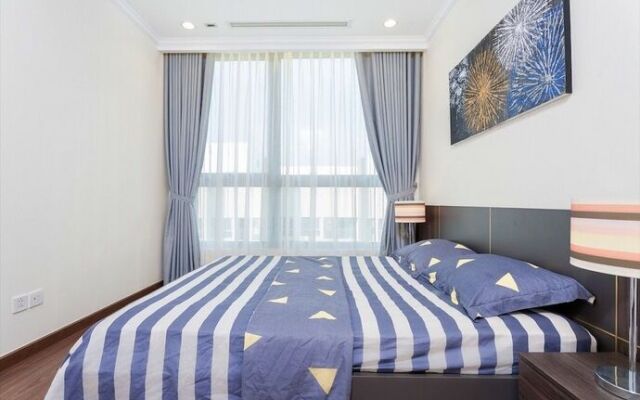 Best Price Vinhomes Apartment with Full Servied