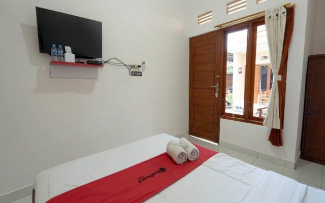 RedDoorz near Buleleng Harbour 2