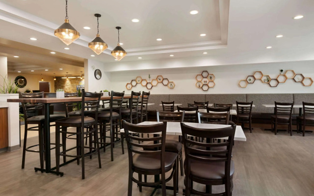 Days Inn & Suites by Wyndham Sherwood Park Edmonton