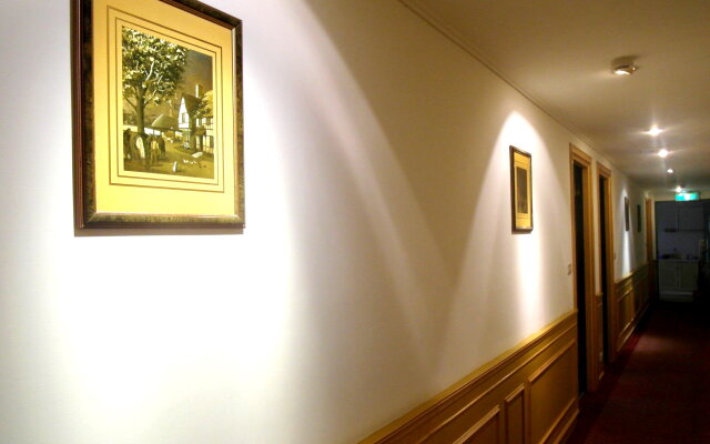 Famouse Hotel