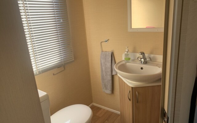 Lovely 2 Bed Chalet in Clacton-on-sea