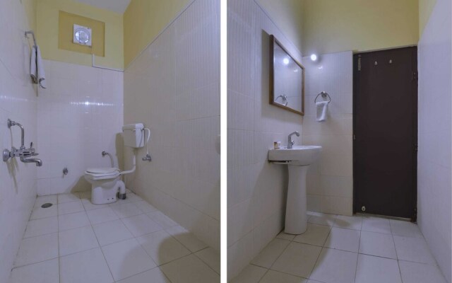 OYO 10499 Hotel Shiv Shakti