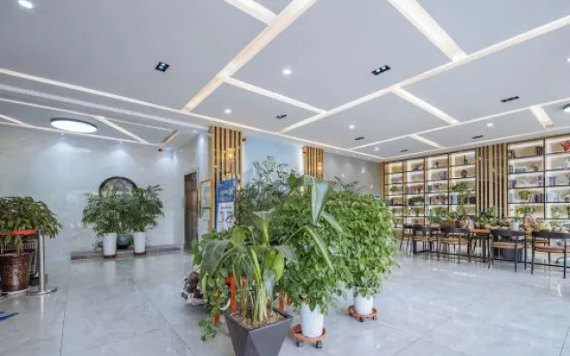 VX Hotel (Nanjing South Railway Station Daming Road Subway Station)