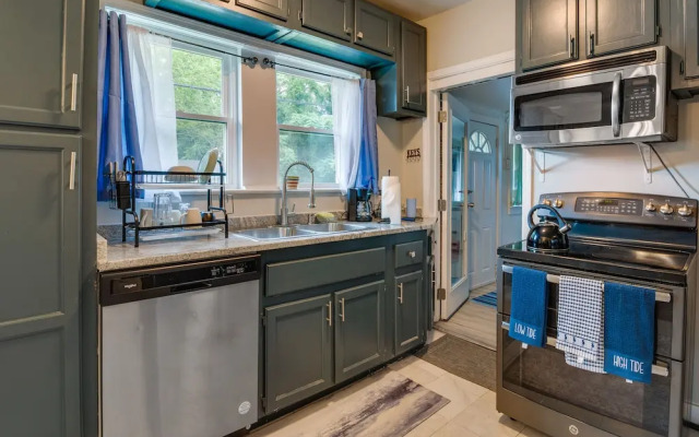 Atlanta Vacation Rental ~ 3 Mi to Downtown!