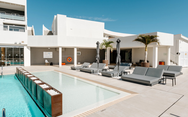 R2 Higos Beach Apartments