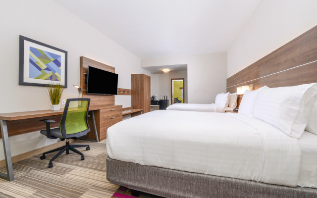 Holiday Inn Express & Suites Ruskin by IHG