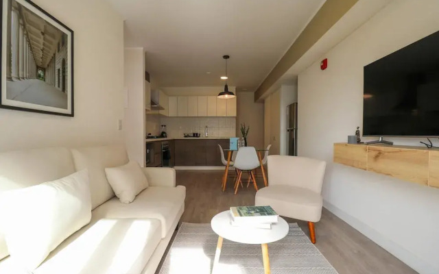 w Exceptional 2BR w Balcony in Barranco