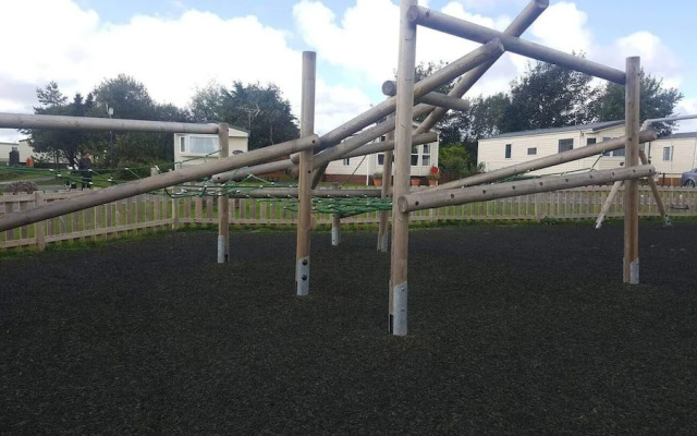 2 Bed Lodge - Sleeps 5 - Parking - Pets - Wifi