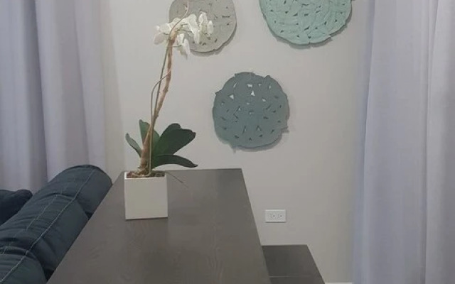 5 Star Fresh And Clean Condo In New Kingston
