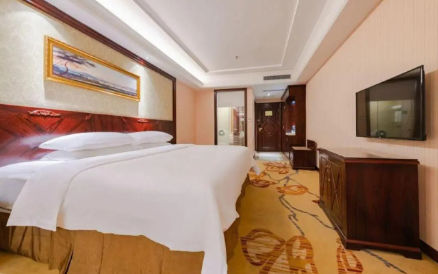 Vienna Hotel (Shenzhen Shiyan Shilong Community)