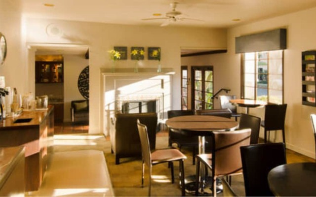 Casa Del Mar Inn