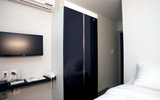 KSTAR Metro Hotel
