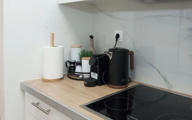 Fresh Urban Apt with Balcony in Zografou