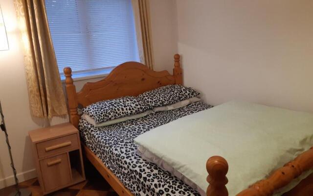 Comfortable double bedroom lovely bungalow