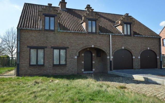 Detached Mansion For 10 People With Ginormous Garden In Linter