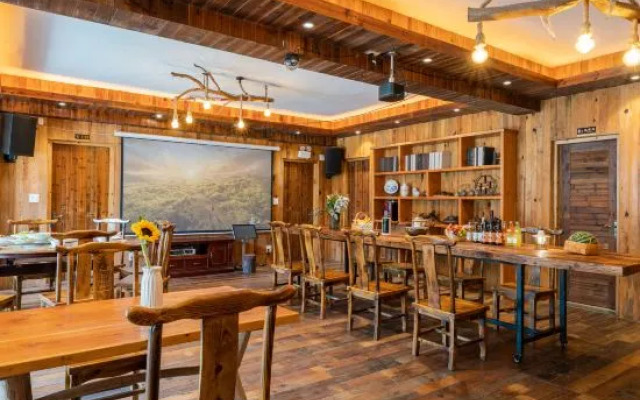 Moganshan Pinzhu Guanlan Yueying Hot Spring Holiday Home