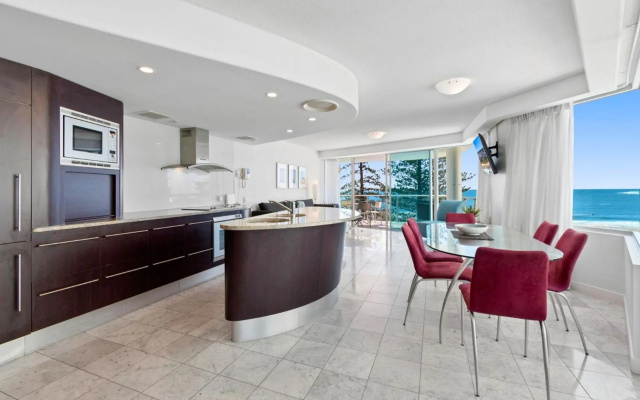 Sirocco 408 by G1 Holidays - Two Bedroom Beachfront Apartment in Sirocco Resort – Guest Rooms – Mooloolaba