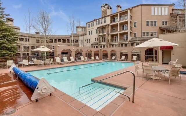 Ski in, Ski out, 2 Bedroom Luxury Residence in Snowmass Village