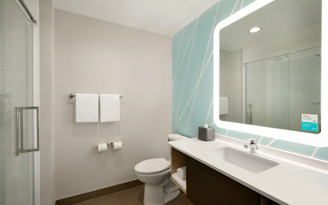 Avid Hotels Orlando International Airport by IHG