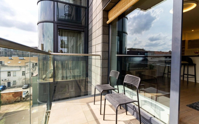 Center Apt, Covered Parking, Balcony, By Cohost