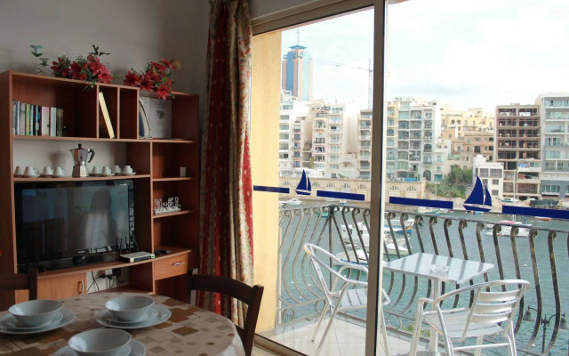 Spinola Bay Apartment by Getaways Malta