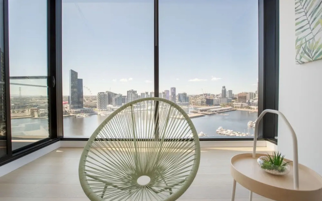 Central Melbourne 2br2bt APT on Collins St+parking