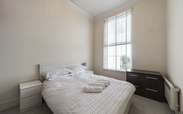 Richmond Riverside Apartment