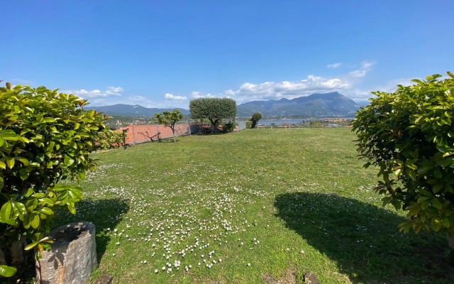 Ampio appartamento vista lago