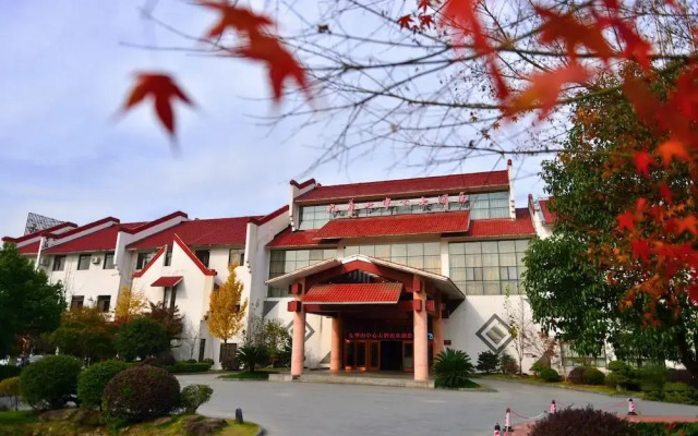 Jiuhuashan Center Hotel