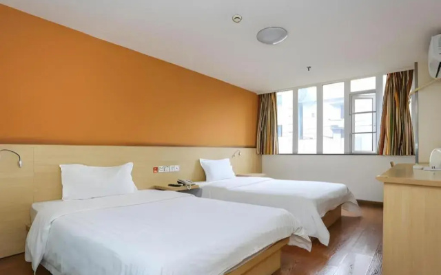 7 Days Inn Chengdu North Railway Train Station Square Branch