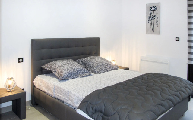 Pirou Beach (PIP402)