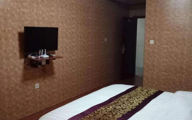Huayun Business Hotel