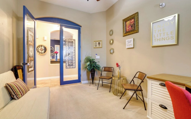 Putting Green & Hot Tub: Goodyear Retreat!